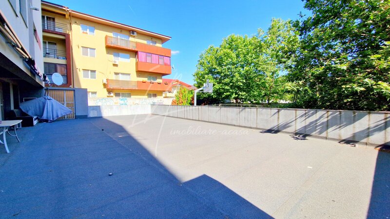 Prelungirea Ghencea apartament rar cu 5 camere si curte de 358 mp