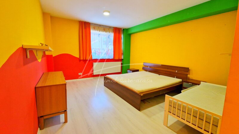 Prelungirea Ghencea apartament rar cu 5 camere si curte de 358 mp
